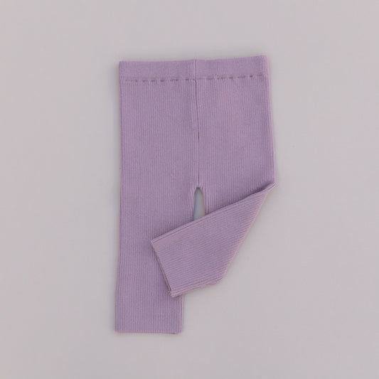 Mauve ribbed legging on a light gray background